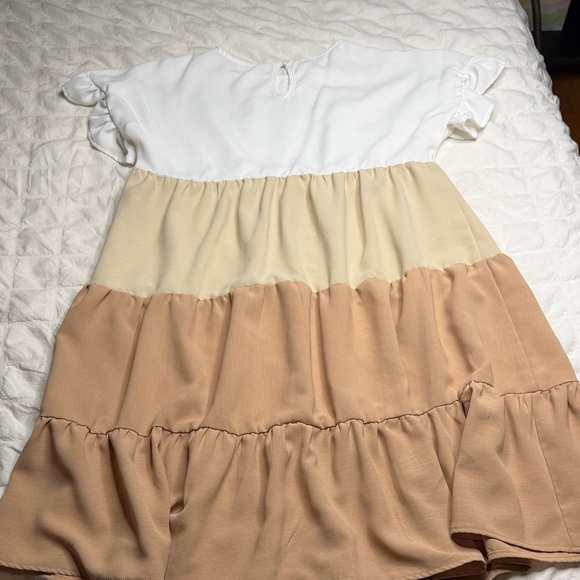 Charming White and Tan Tiered women’s Dress - Picture 2 of 2